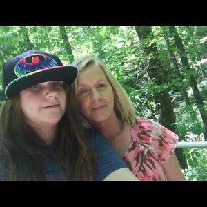 Meet your Posher, Lois